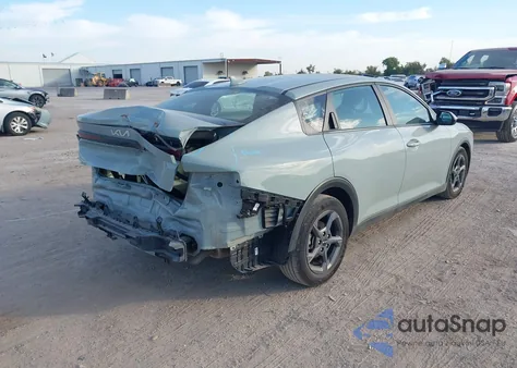 2025 Kia K4 Lxs из США, поврежденный, VIN 3KPFT4DE8SE008954